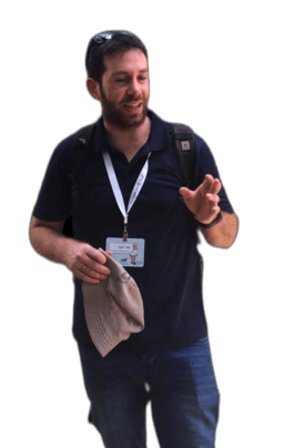 תמונת פרופיל של אודי שקדי שדה המדריך על רקע תכלת